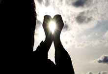 在线股市配资平台:股票炒股怎么炒-证监会严肃查处财务造假案件 首次对配合造假方同步追责